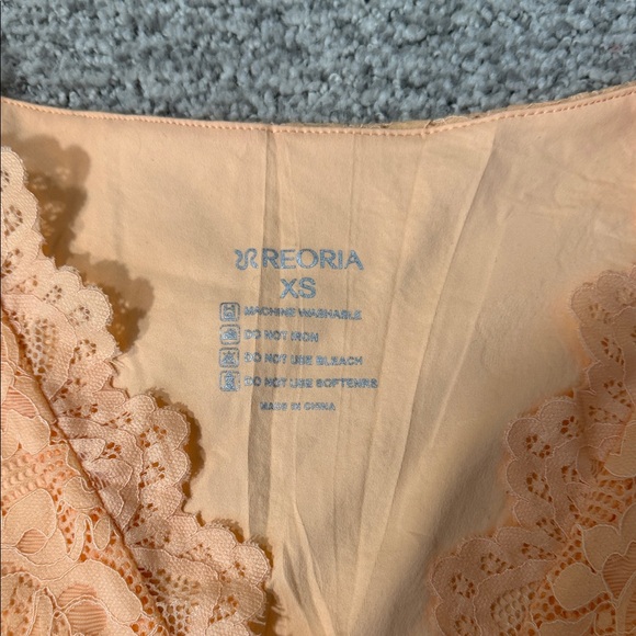 Soprano Peach Lace Crop Top - Picture 2 of 3